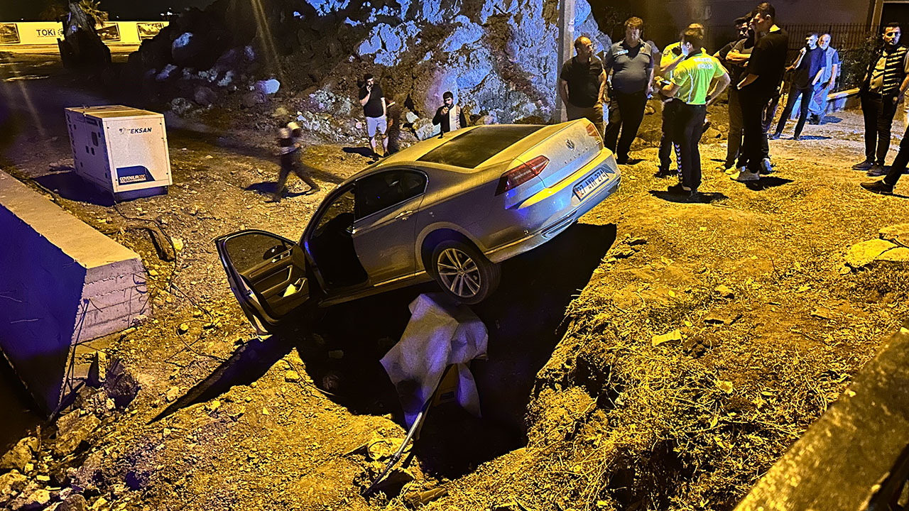 Navigasyon 5 kişiyi öldürüyordu: Otomobille yıkım alanına uçtular