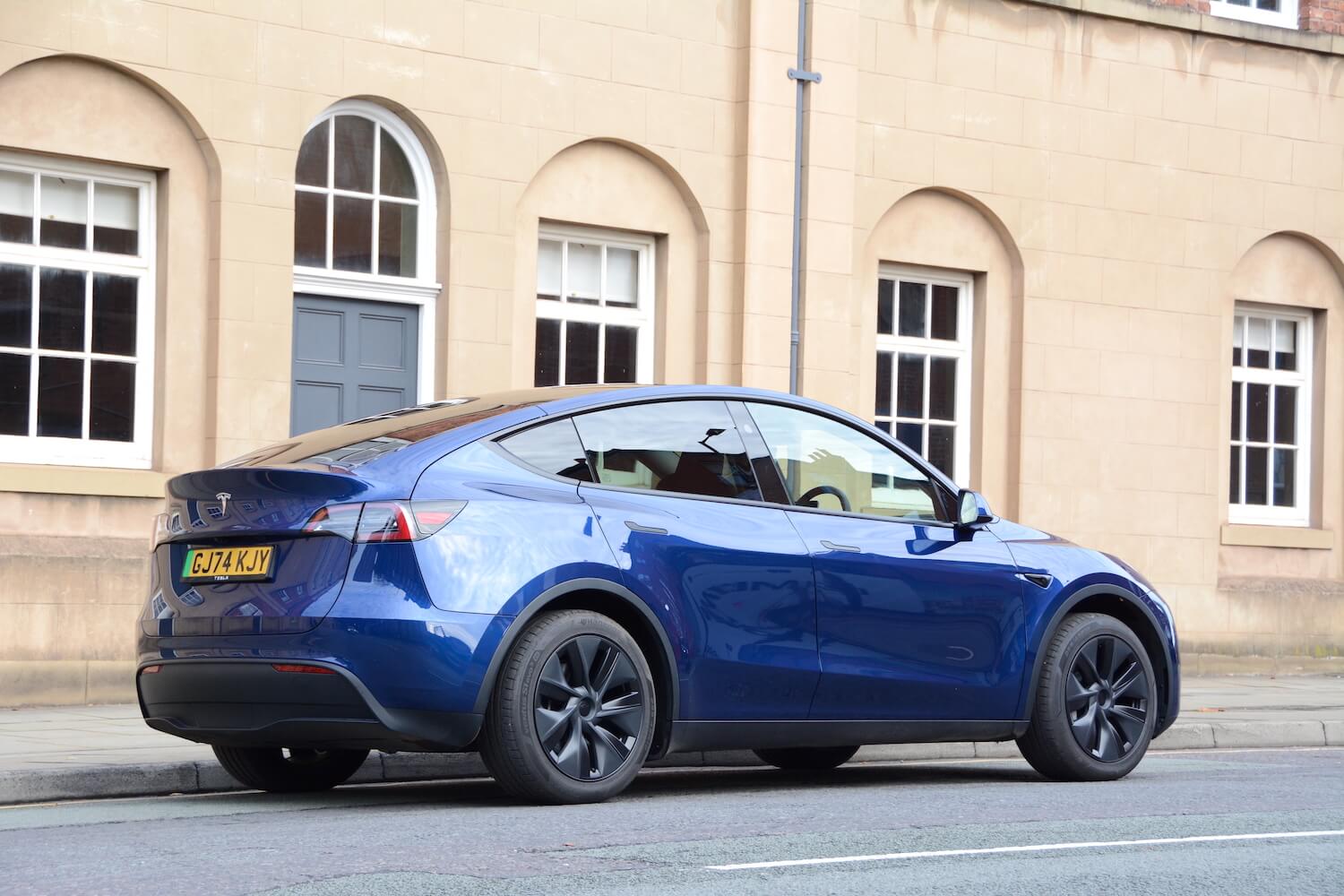 TÜRKİYE'DE STOKLARI 10 DAKİKADA ERİDİ: Tesla Model Y Long Range satışa çıktığı gibi tükendi!