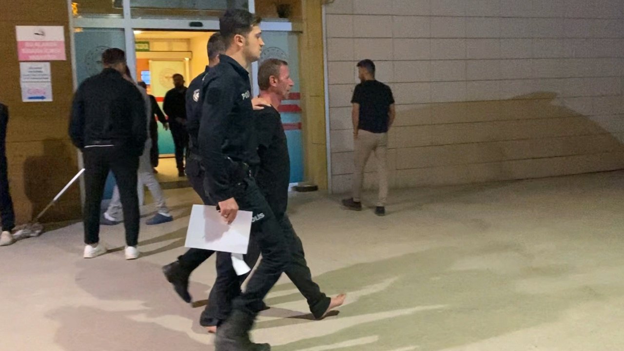 Balta ile sokaklarda dolaşıp dehşet saçtı! Bir de polise saldırdı