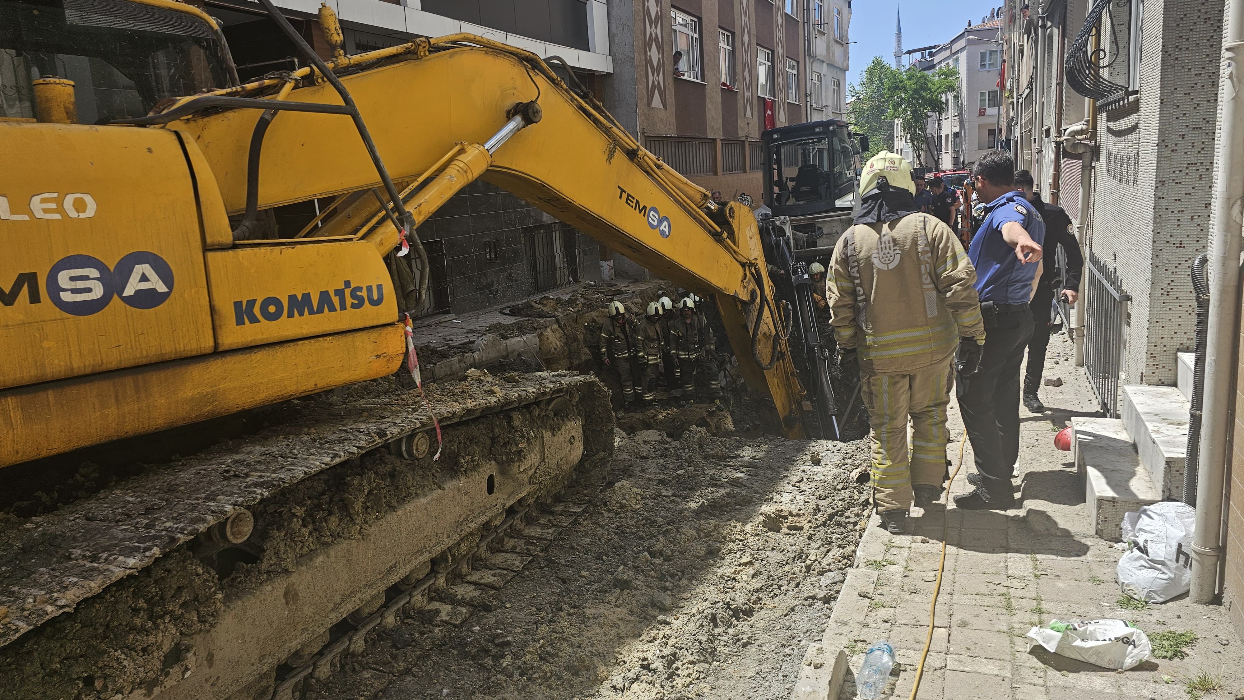 Kanalizasyon çalışmasında göçük! 1 işçi göçük altından çıkarıldı