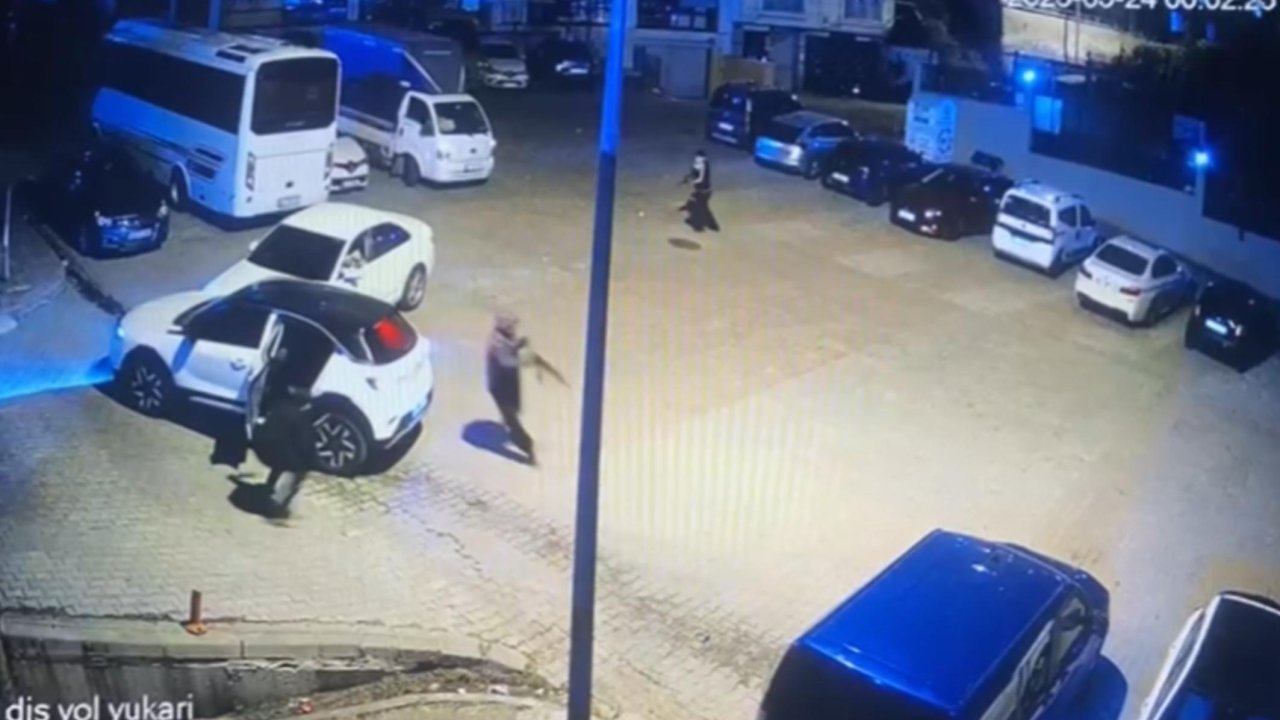 Görüntüler film setinden değil Kağıthane'den: Aracın önünü kesip kalaşnikofla saldırdılar