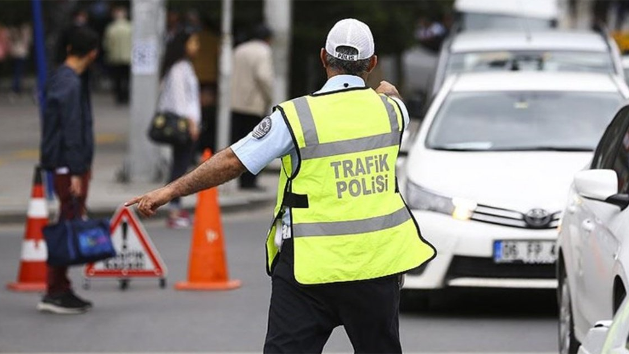 Trafik canavarlarına kötü haber! Yeni trafik cezaları dudak uçuklatıyor: Hangi ceza ne kadar zamlandı?