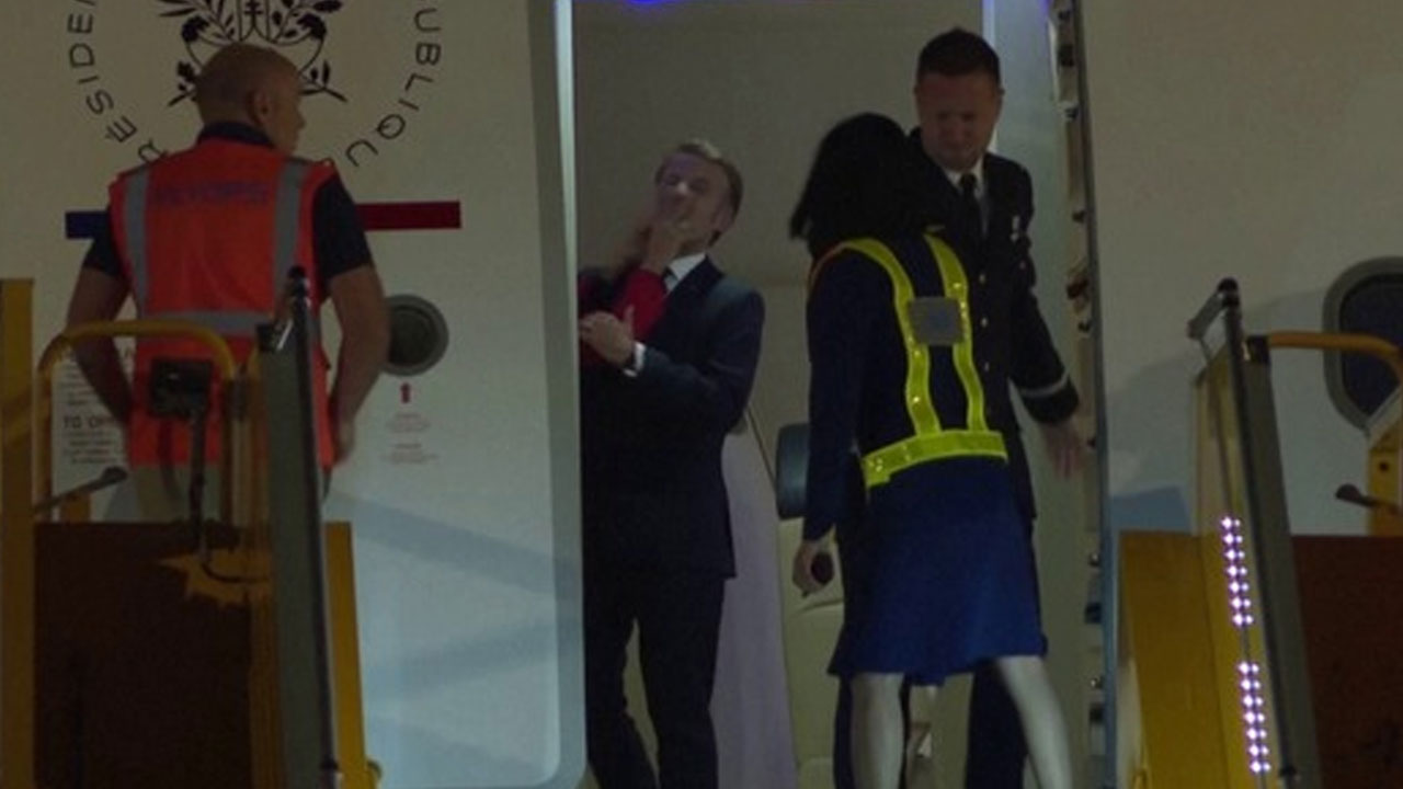 Fransa Cumhurbaşkanı Macron eşinden tokat yedi: Skandal görüntüler üzerine açıklama geldi!