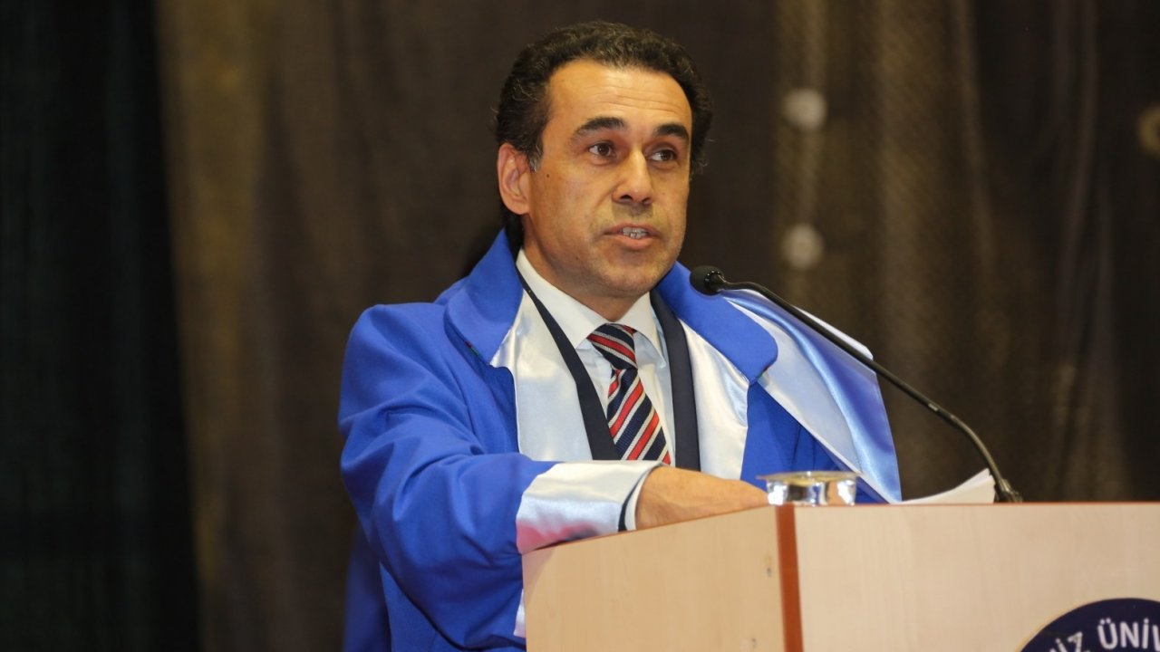 Hem rektör yardımcılığı hem de dekanlık yapmıştı! Sahte belgeler ortaya çıkınca profesörlük ünvanı elinden aldı