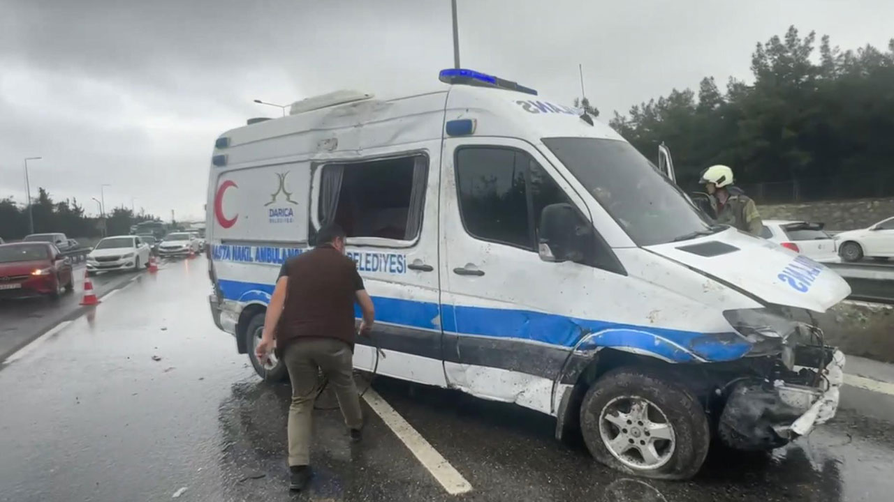 İstanbul’da hasta nakil ambulansı kaza yaptı: Çok sayıda yaralı var