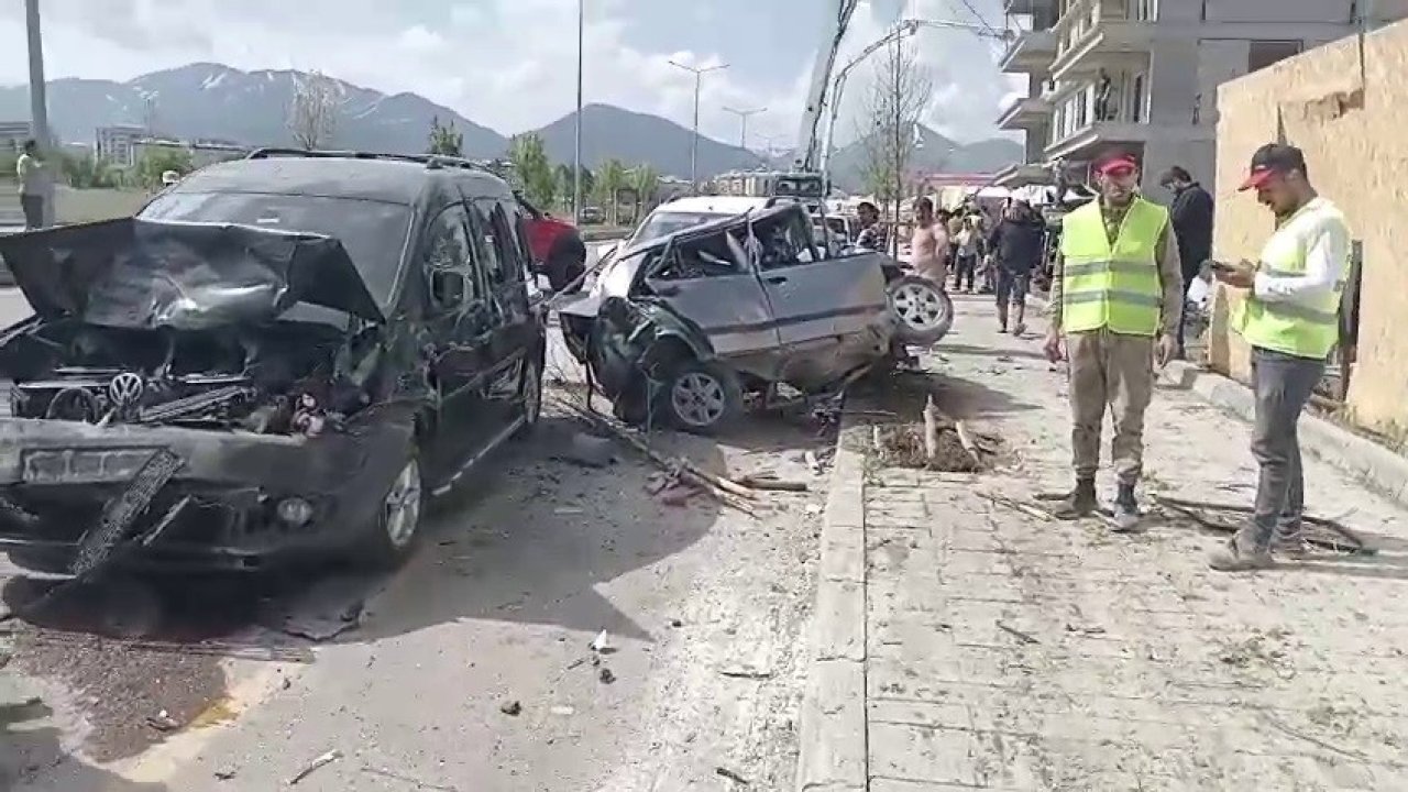 Beton mikseri faciası: Onlarca aracı biçti