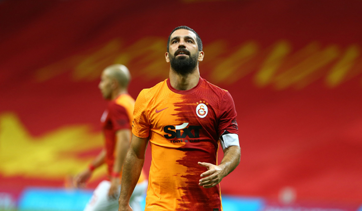 “Sadece Galatasaray” diyordu! İmza sonrası Arda Turan’dan dikkat çeken hamle