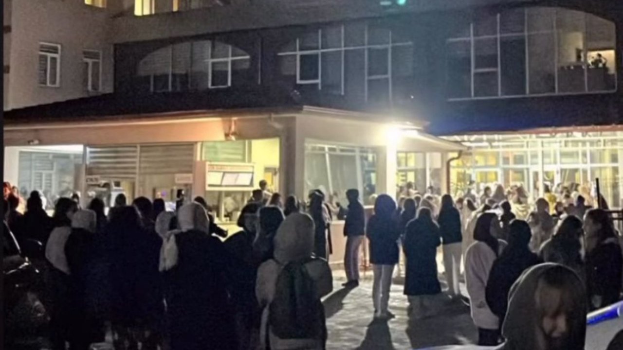 Bolu'da korkutan deprem! Vatandaşlar sokaklara döküldü