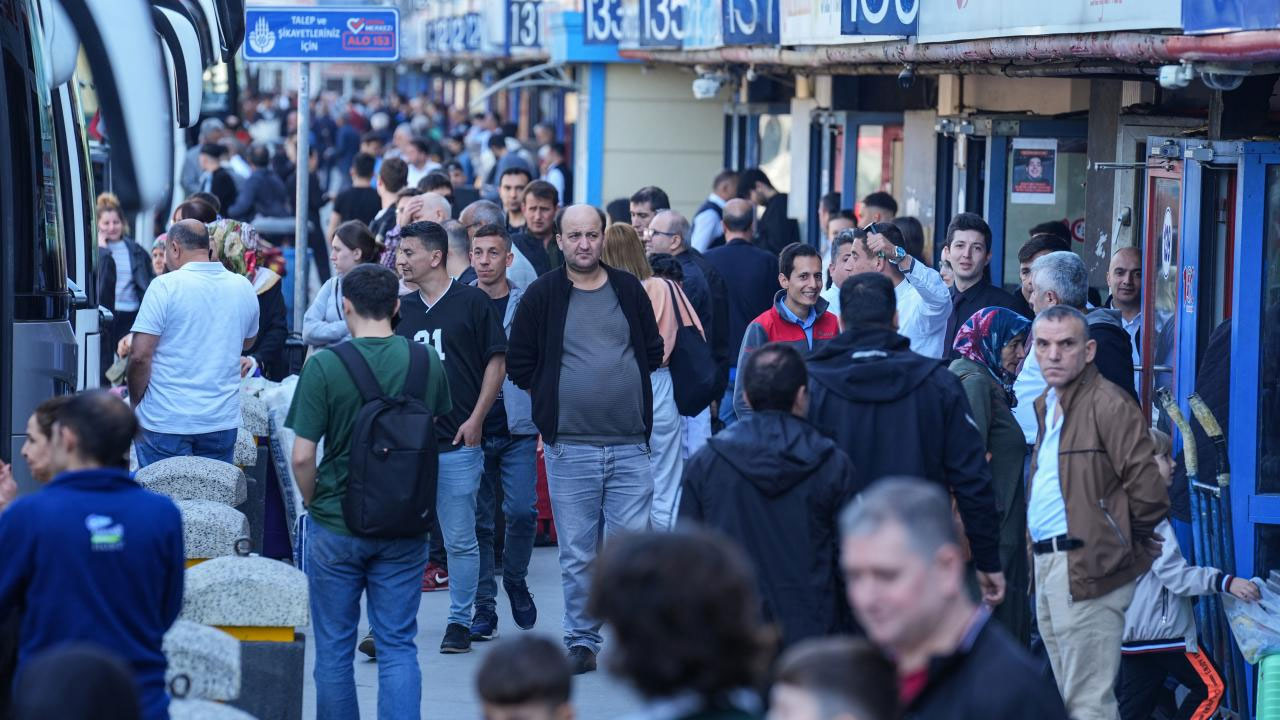 Otobüs biletleri tükendi: Otogarlarda bayram hareketliliği başladı!
