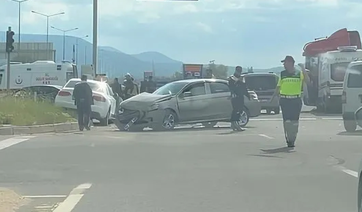 Başsavcının da içinde olduğu ambulans kaza yaptı!