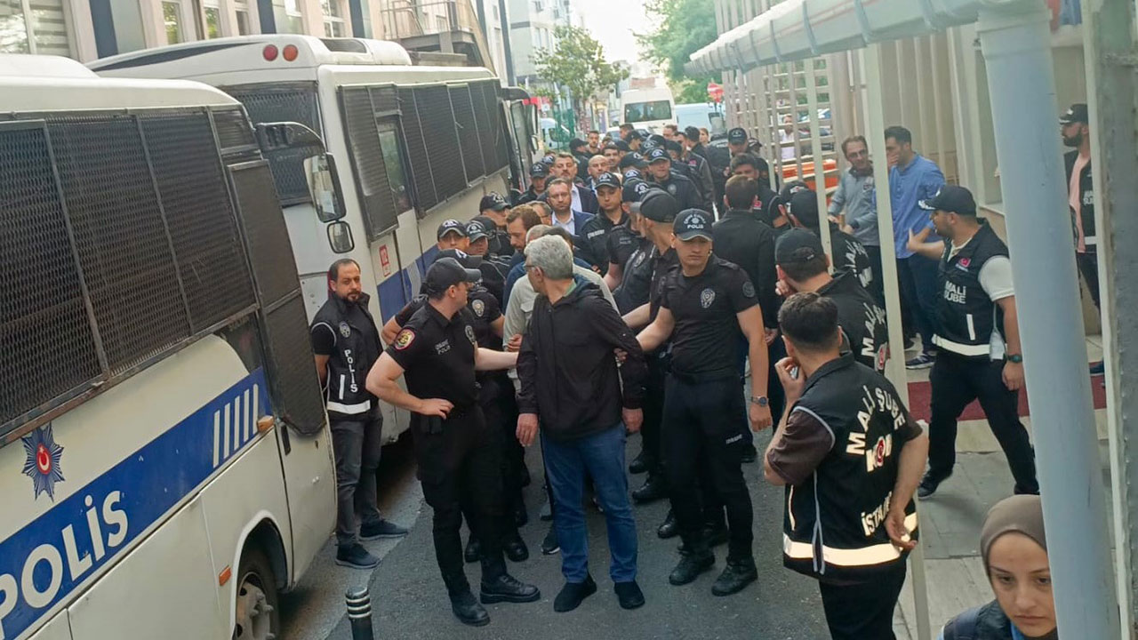 İBB yolsuzluk soruşturması 5. dalga operasyonunda gözaltına alınanlar adliyeye sevk edildi