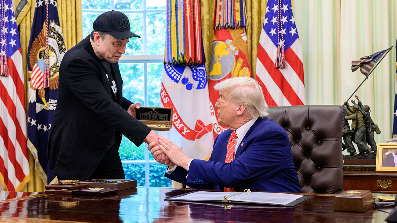 Başkan Trump'tan Elon Musk'a sert sözler: Demokratlara destek verirse ciddi sonuçları olur