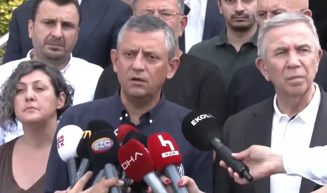 Özgür Özel'den Ferdi Zeyrek'in sağlık durumuna ilişkin açıklama