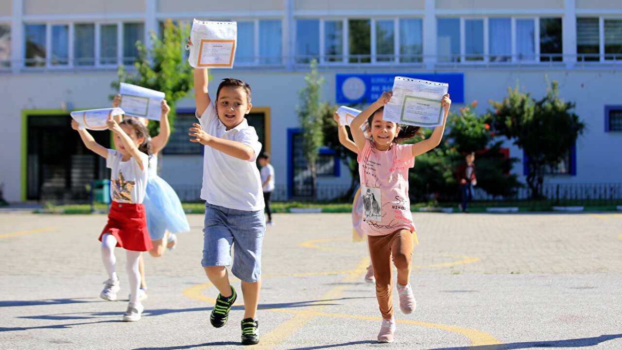 Okul yok diye köşeye çekilmeyin, hem eğlenin hem öğrenin! Yaz tatili için öğrencilere tavsiyeler