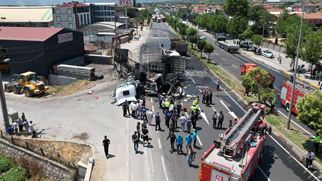 Kontrolden çıktı, karşı şeride geçti! TIR faciası: Ölü ve yaralılar var