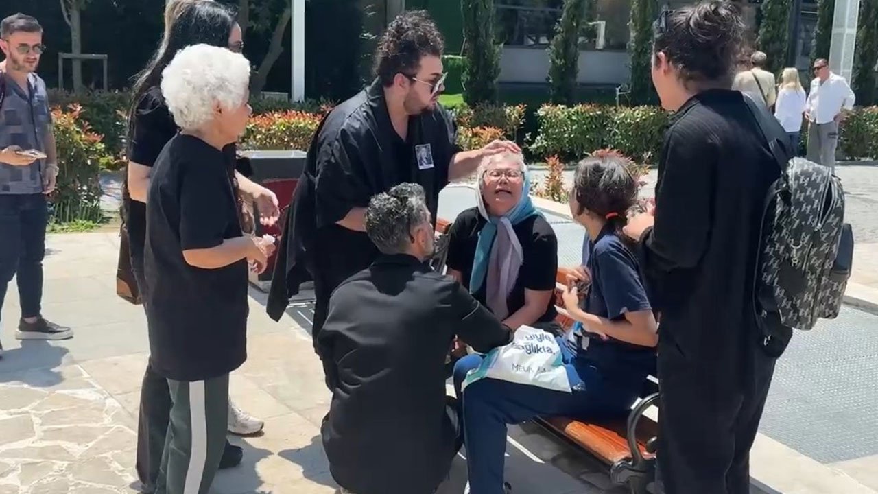 Annesinin feryadı yürekleri dağladı! Nihal Candan son yolculuğuna uğurlandı