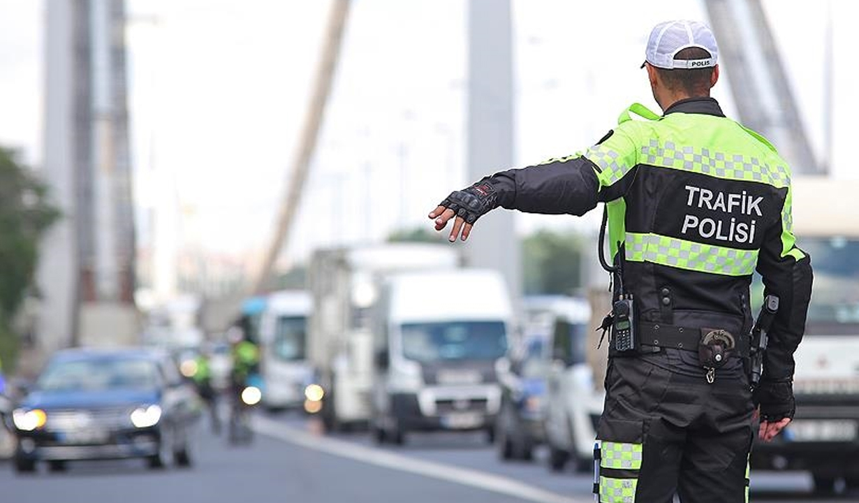 Trafikte sıkı denetim! Binlerce araca işlem yapıldı...