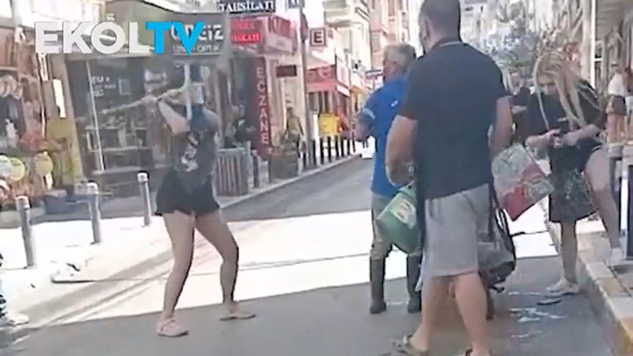 Şoke eden olay! İki kadın ellerinde sopayla belediye çalışanını sokak ortasında darbetti