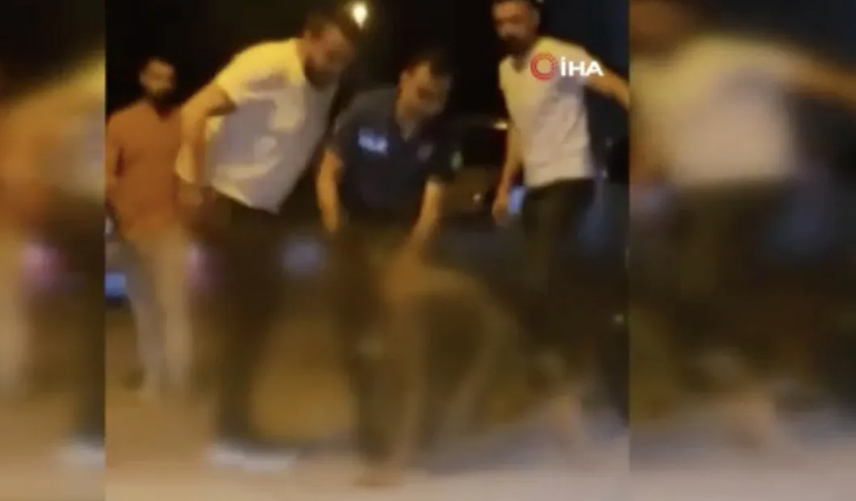 Esenyurt'ta sokakta çıplak yürüyen Afrikalıya meydan dayağı!