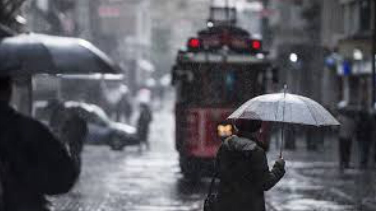 Pazar günü planlar iptal oldu! Hem kuvvetli yağış hem de fırtına alarmı verildi: 21 ile uyarı