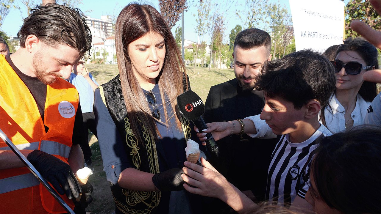 AK Partili Derya Ayaydın, vatandaşlarla bir araya geldi