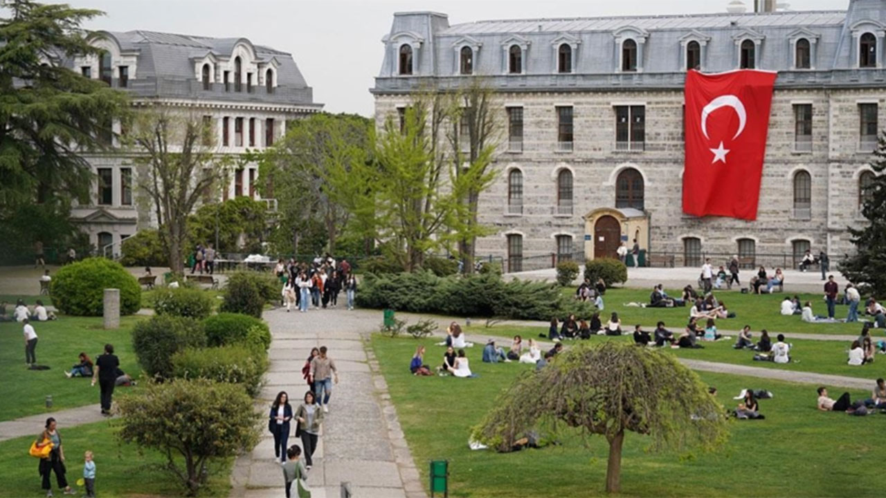 Boğaziçi Üniversitesi'nde değişiklik: Fen-Edebiyat ve Yönetim Bilimleri Fakülteleri kapatıldı