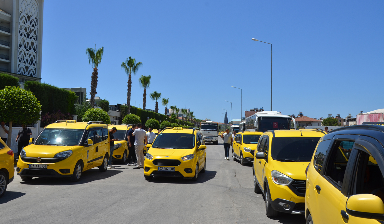 Turizmin kalbinde taksici krizi! Kontak kapattılar