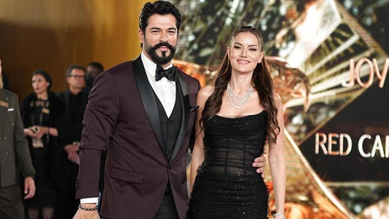 Burak Özçivit ve Fahriye Evcen Bodrum'daki villasında: Lüks arabalarını kapıya böyle dizdi