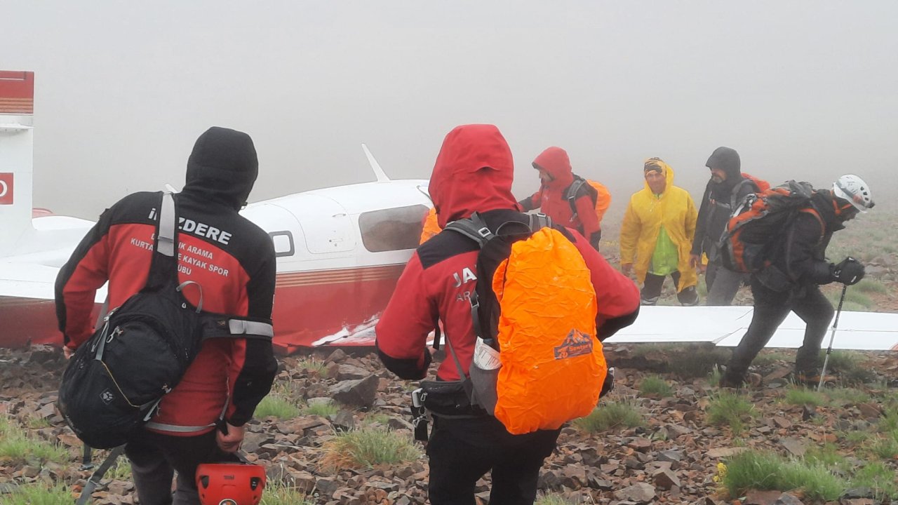 Kaçkar'daki uçak kazasından sağ kurtulan dağcı, pilotla son diyaloğunu anlattı: 'Sorun olmaz burayı geçeriz'!