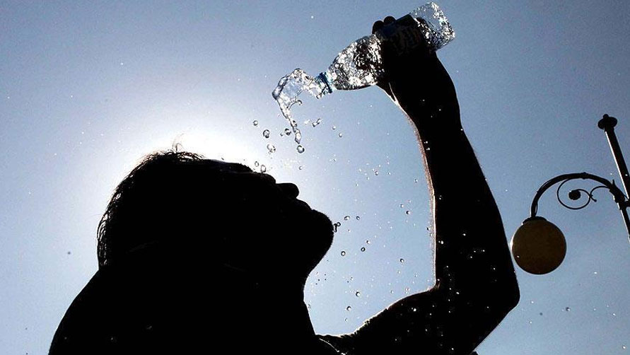 Kavuran sıcaklar sonrası Sağlık Bakanlığı'ndan uyarı geldi! Sakın bunları yapmayın