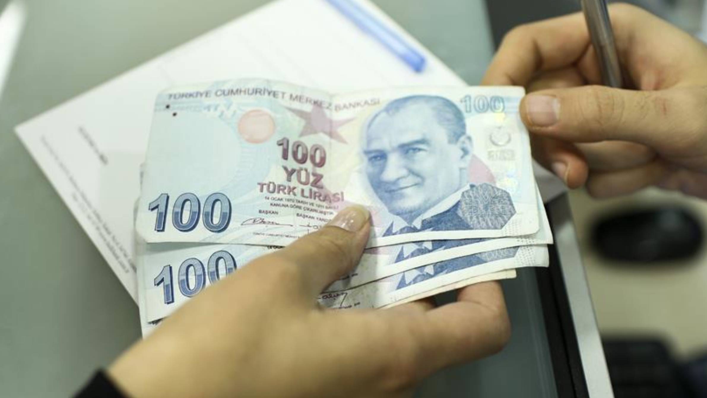 Emekli memurların dikkatine! 14 günlük fark ödemesi yatmaya başladı: Hesaplarınızı kontrol edin!