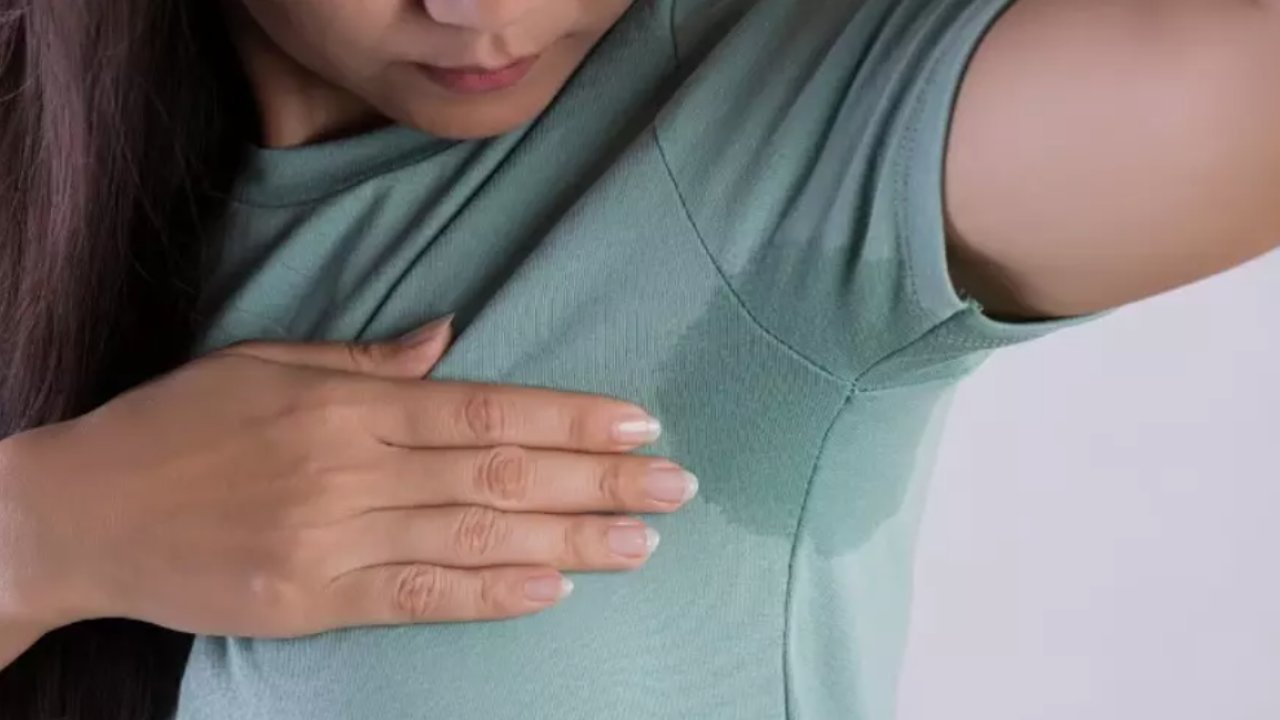 Aşırı terleme kabusu artık bitiyor! İşte terlemeyi durdurmanın 10 etkili yolu