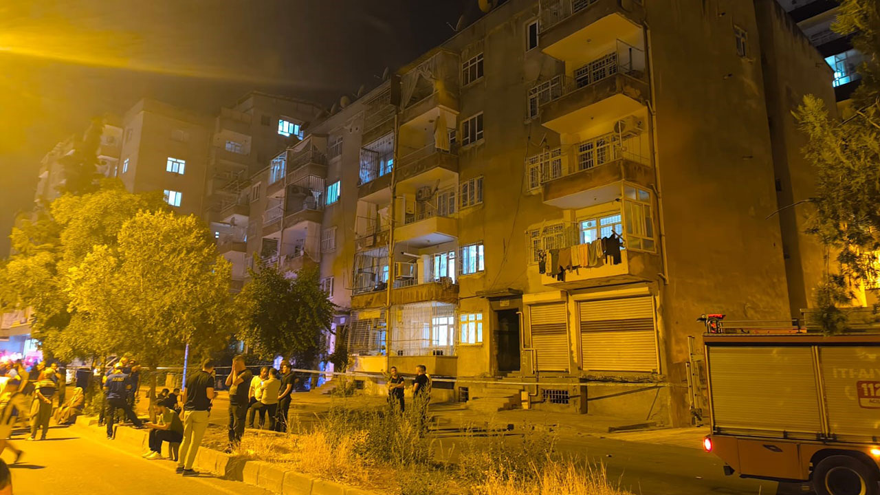 Önce sarsıldı sonra ses geldi: 5 katlı ve 10 daireli bina gece saatlerinde boşaltıldı!