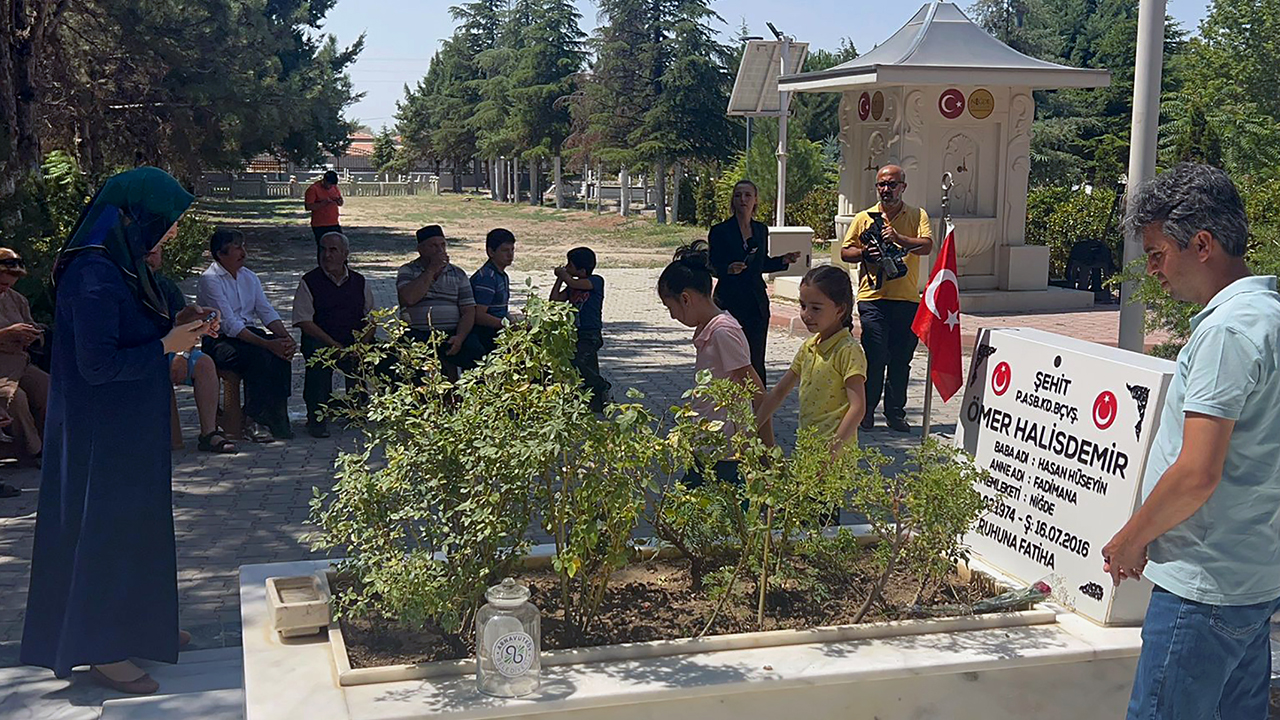 Ömer Halisdemir'in mezarına ziyaretçi akını!