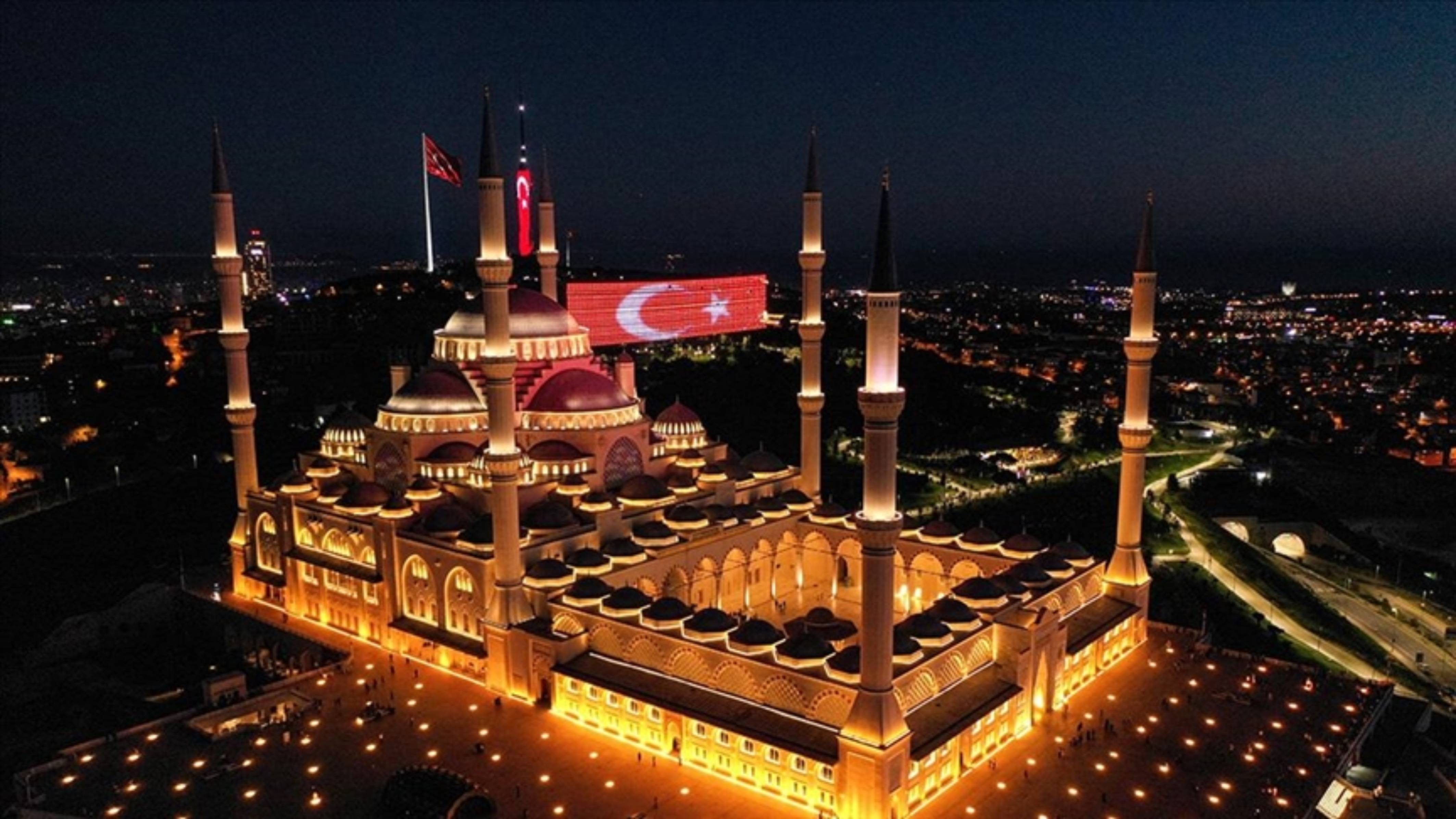 15 Temmuz 2025’te sela okunacak mı? Diyanet açıkladı: Sela saat kaçta okunacak?