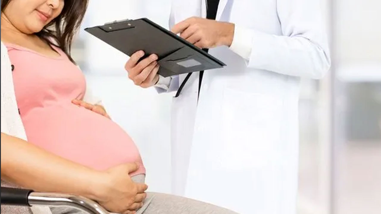 Doğum yöntemini kim belirlemeli? Uzmanı uyardı: Sağlığınızı riske atmayın!