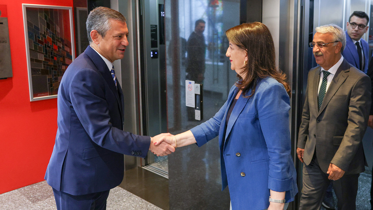 DEM Parti heyetinden Özgür Özel’e ziyaret