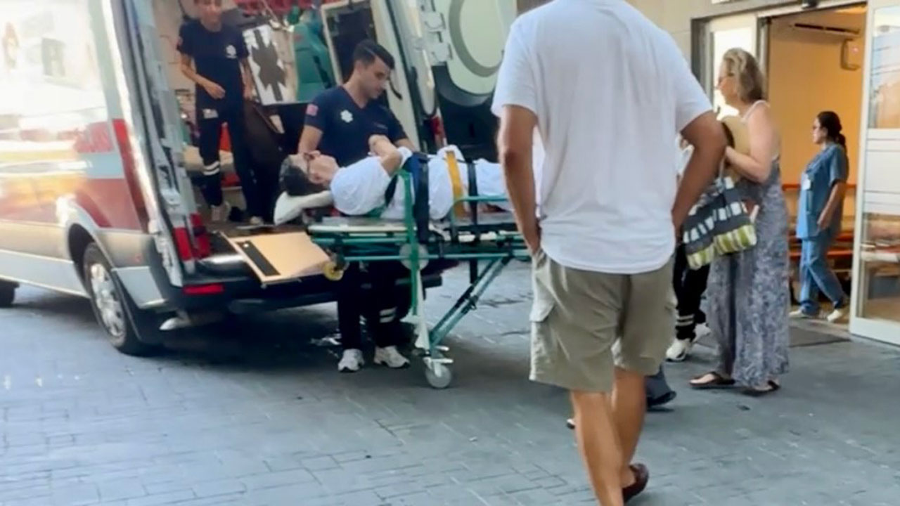 Adada rahatsızlanmıştı: Gazeteci Hasan Cemal deniz ambulans ile Bodrum'a getirildi