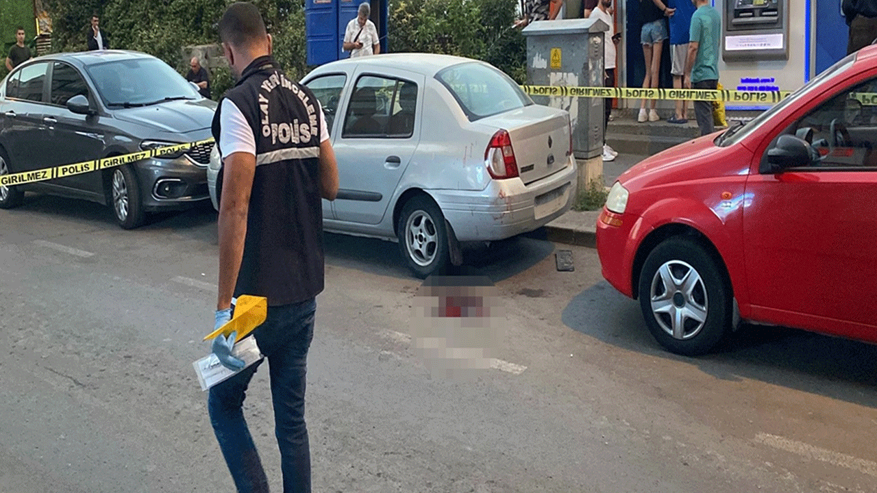Para çekmek için gittiği ATM’de satırlı saldırıya uğradı!