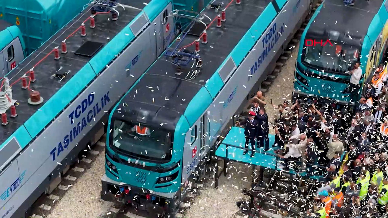 Türkiye’nin yerli elektrikli lokomotifi ilk ticari seferini başarıyla tamamladı