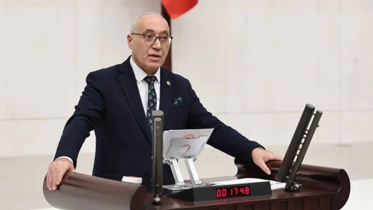 Gelecek Partisi'nde bir istifa daha!
