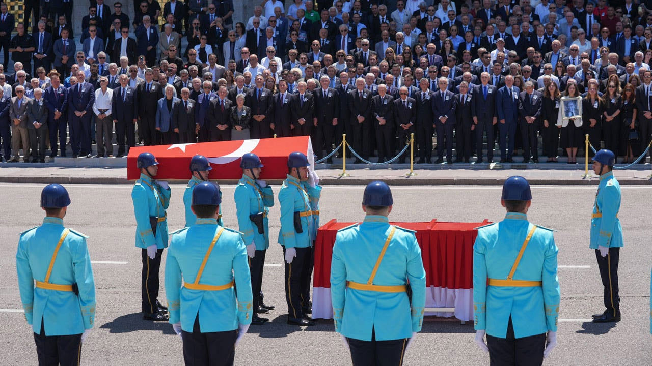 Eski CHP Genel Başkanı Altan Öymen'e veda: Teşvikiye Camii'nden uğurlanacak!