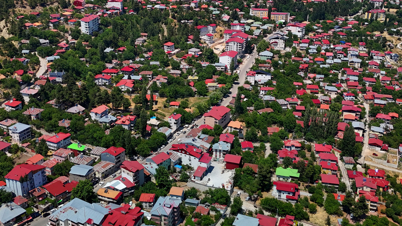 Vatandaşlar köye akın etti: 20 bin kişilik nüfus 450 bine ulaştı!