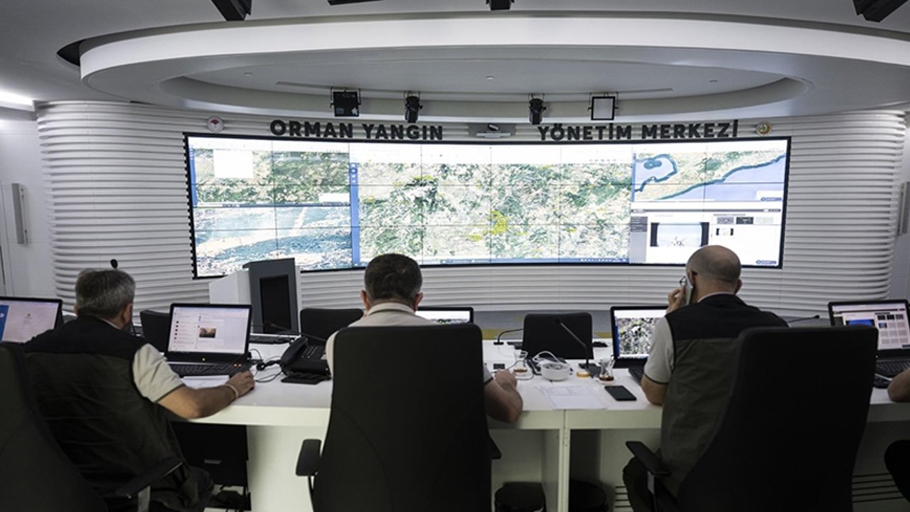 Yangınlar nasıl tespit ediliyor? Yangın Yönetim Merkezi'nden anbean takip: İHA'lar ve 500 kamera ile kapsamlı müdahale