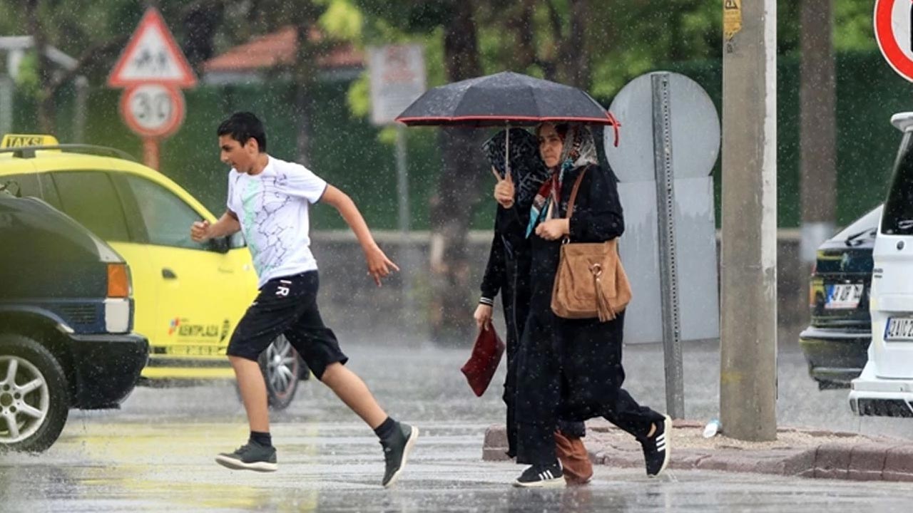 Pazar günü planı olanlar dikkat! Meteoroloji'den birçok il için kuvvetli yağış uyarısı geldi