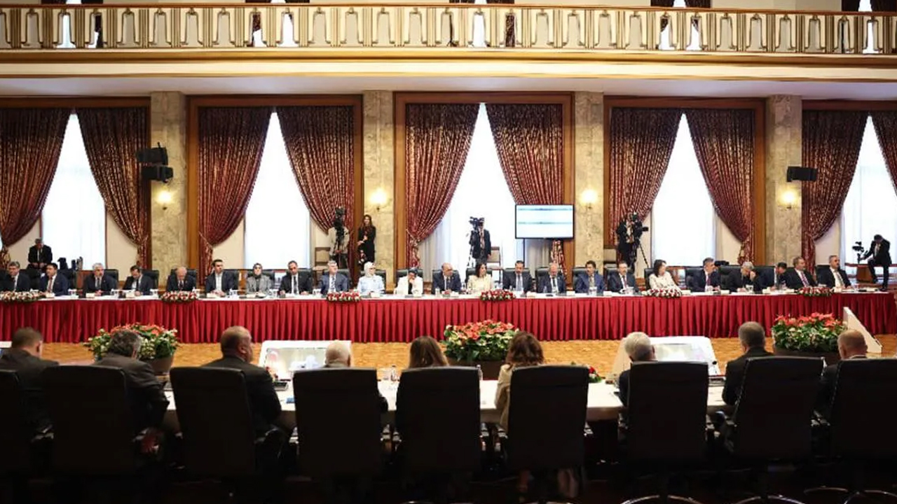 AK Parti'li komisyon üyeleri toplanıyor!