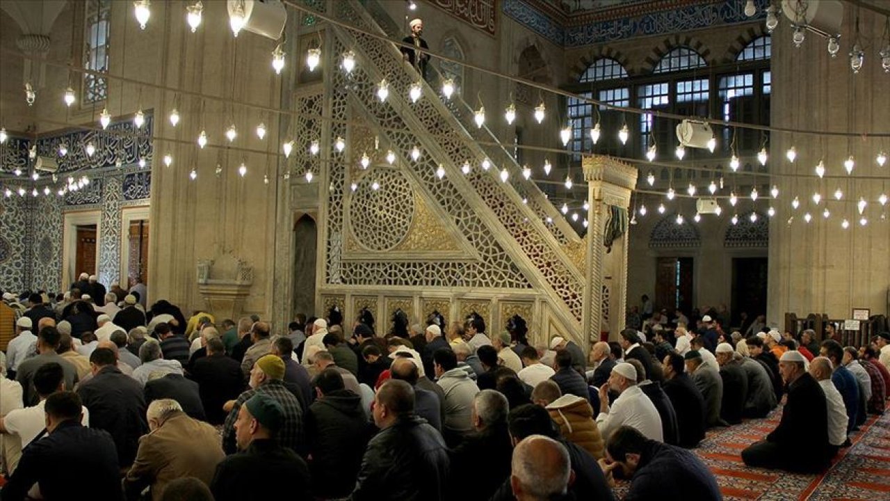 Diyanet’in Cuma hutbesinde sosyal medya uyarısı geldi: Sosyal medyada yalan paylaşım yapmak kul hakkı mıdır?