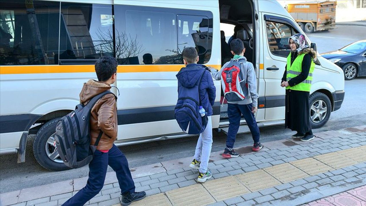 Beklenen zam geldi: Ankara’da okul servis ücretlerine yüzde 30 zam yapıldı!
