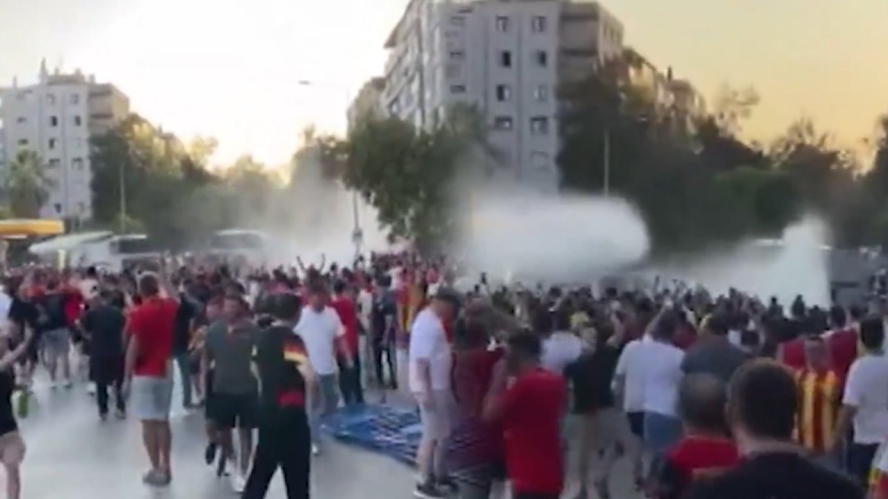 Göztepe - Fenerbahçe maçı öncesi İzmir sokakları karıştı: Polis TOMA ile müdahale etti!
