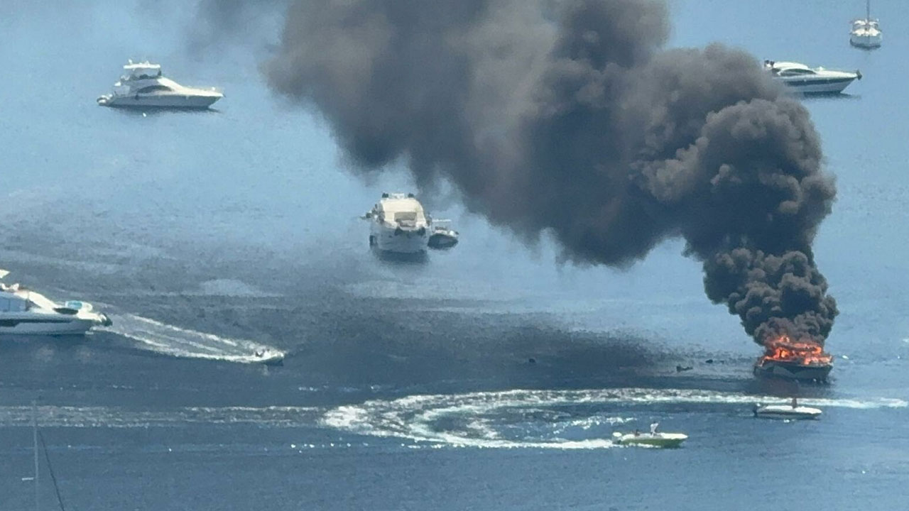 Bodrum'da korkutan tekne yangını: 1 kişi alevlerin arasından kurtarıldı!